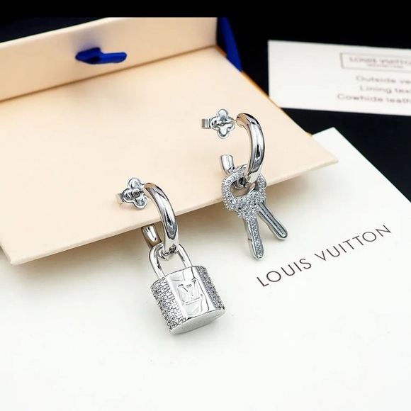 Cute LV Lock n Key Gold or Silver Earrings - Picture 4 of 4